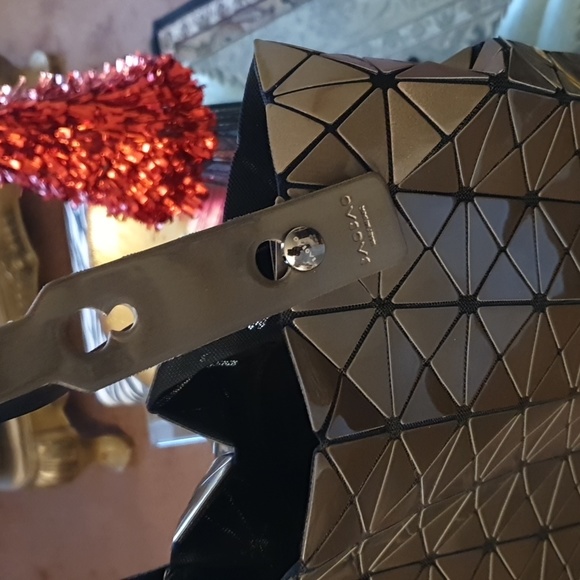 Beautiful Issey Miyake tote handbag. - Picture 9 of 10